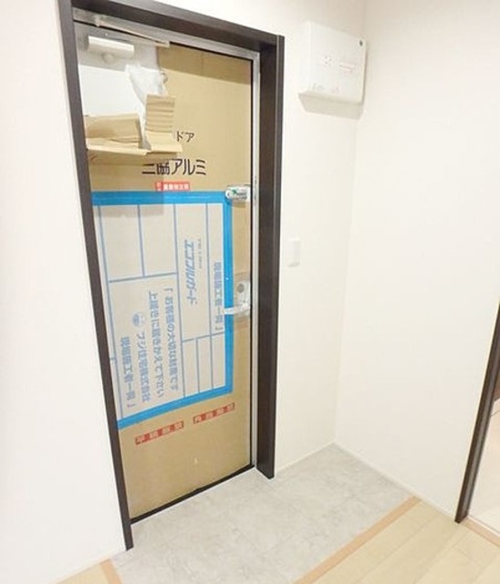 玄関　同一施工会社同一類似写真