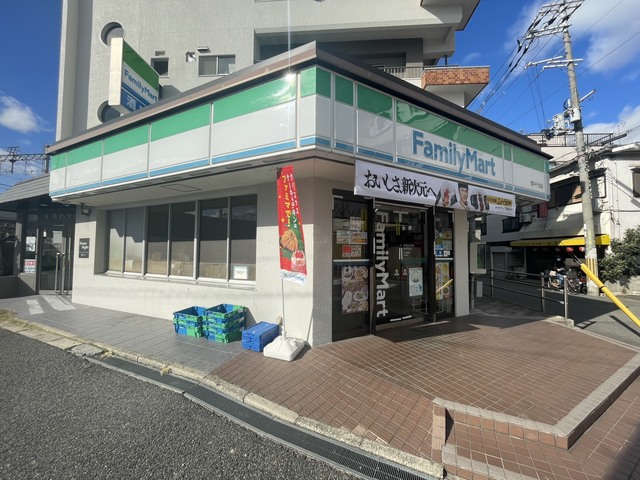 コンビニ　ファミリーマート豊中千成店（コンビニ）まで734m
