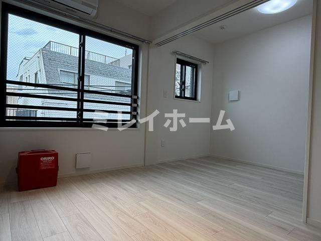ラヴィエール荏原中延の居間写真