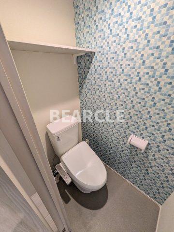 トイレ　落ち着いた色調のトイレです