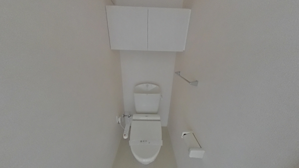 トイレ　温水シャワー付きトイレです