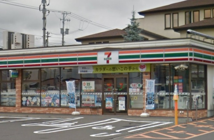 コンビニ　セブンイレブン（コンビニ）まで70m