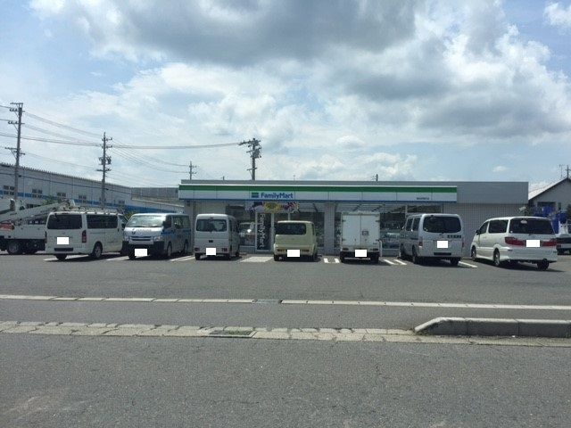 コンビニ　ファミリーマート桑名明竜町店（コンビニ）まで600m