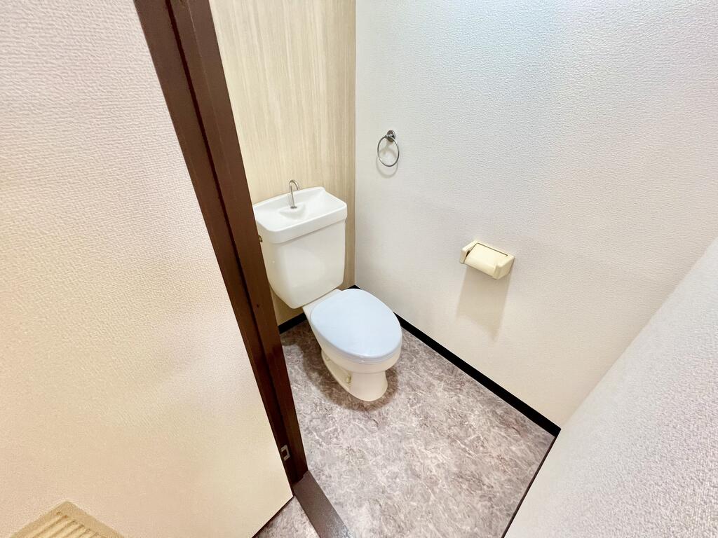 トイレ　※同物件、別号室の写真