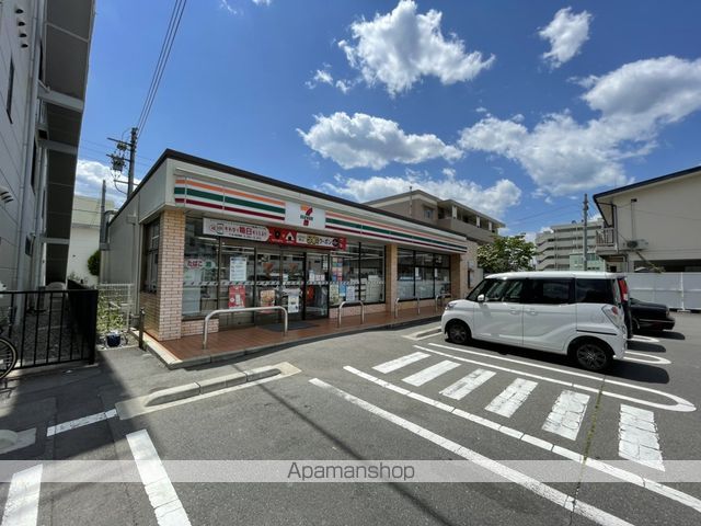 コンビニ　セブンイレブン（コンビニ）まで698m