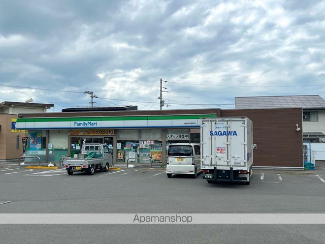 コンビニ　ファミリーマート新居浜中筋町店（コンビニ）まで350m