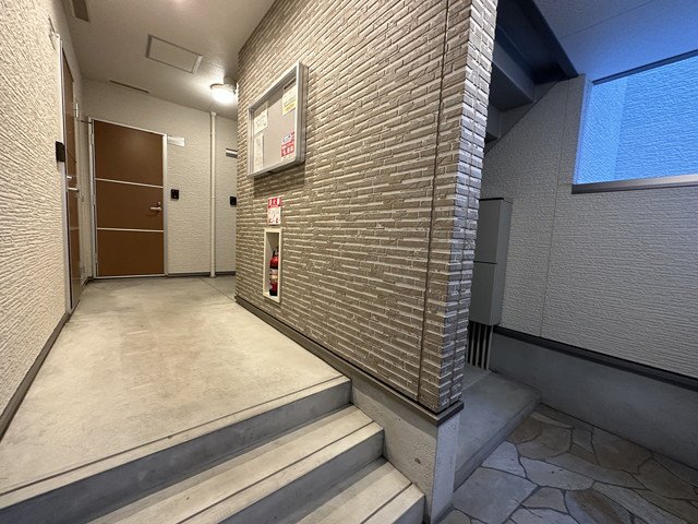 阪急神戸線 塚口駅 徒歩7分 3階建 築8年の外観写真