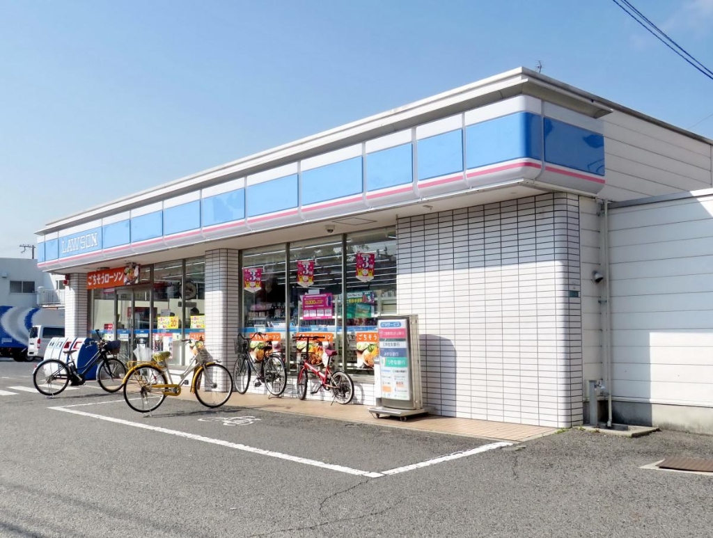 コンビニ　ローソン 方違神社前店（コンビニ）まで151m