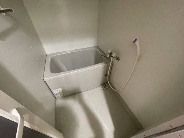 バス・シャワールーム　コンパクトで使いやすいお風呂です