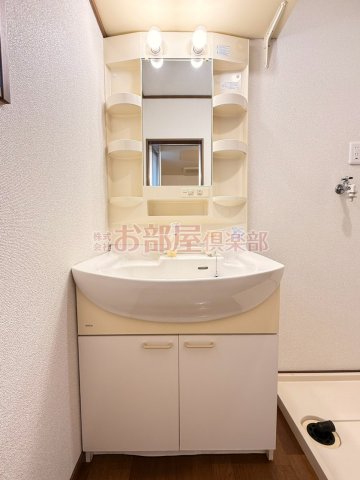 洗面設備　コンパクトで使いやすい洗面所