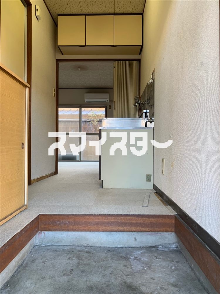 ＪＲ青梅線 東中神駅 徒歩20分 2階建 築39年の玄関写真