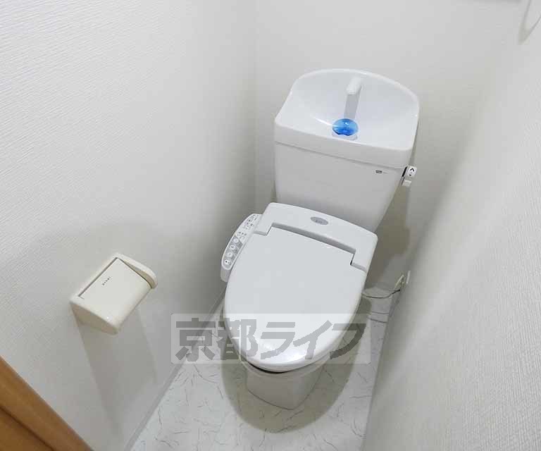 地下鉄烏丸線 五条駅 徒歩4分 4階建 築13年のトイレ写真