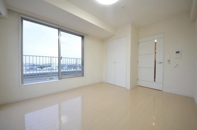 居室・リビング　☆２面採光で明るいお部屋☆