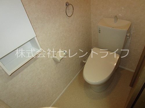 トイレ　温水洗浄暖房便座付きトイレ