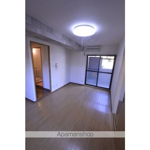 第3奥村マンションの居間写真