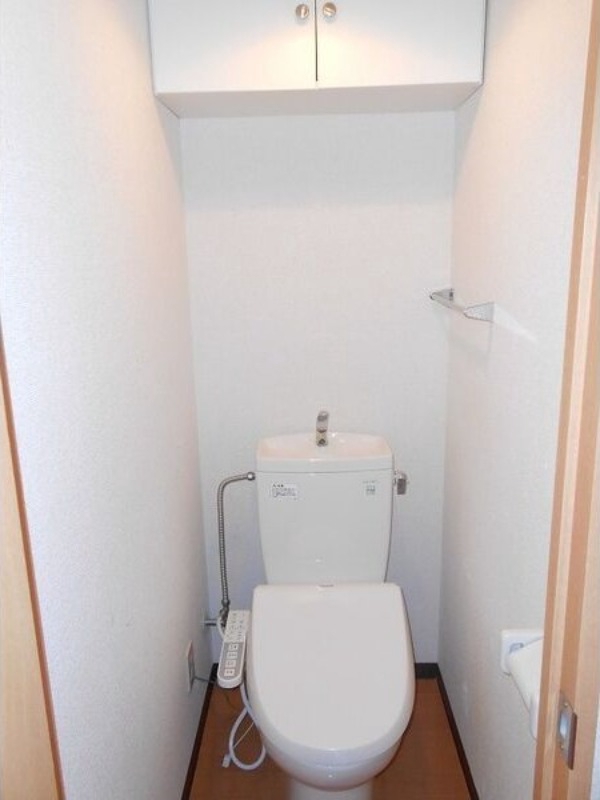 札幌市電 石山通駅 徒歩8分 3階建 築42年のトイレ写真
