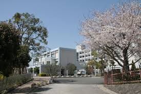 中学校　横浜市立南中学校（中学校）まで891m