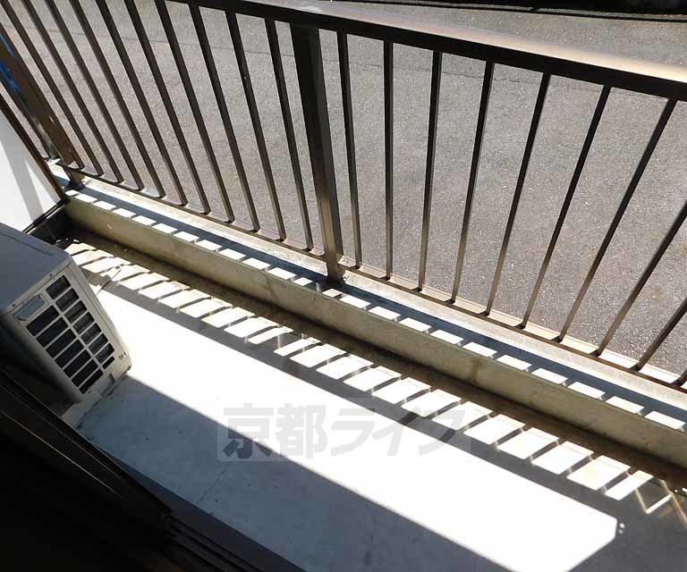 バルコニー　日当たりいいですよ