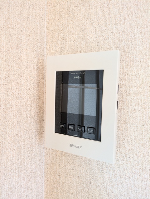 セキュリティ　★モニター付きインターホンで室内にいながら来客対応が出来ます
