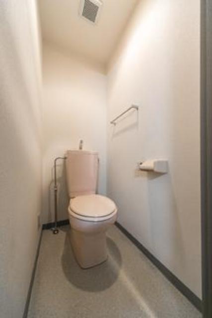 トイレ　※写真は同タイプ住戸です。