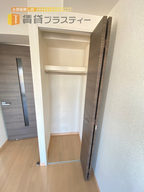 収納　お洋服もかけられますよ。