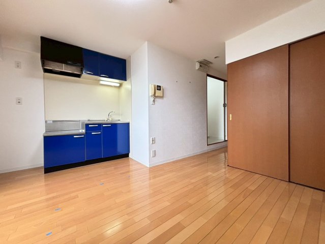 居室・リビング　別号室の写真です。ご参考までに