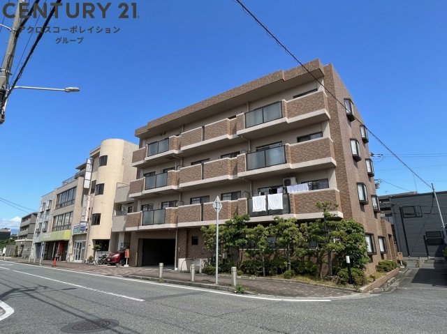 建物外観　オートロックで外部の人間が簡単に出入りできないため安心です。