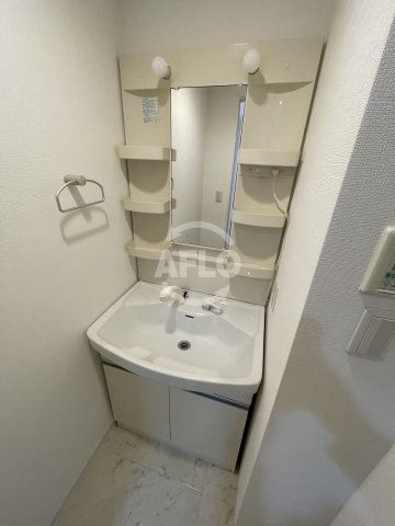 洗面設備　ルクレ阿波座レジデンス　独立洗面台