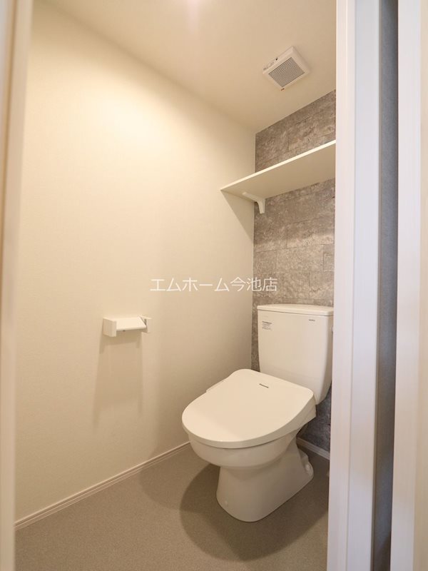 トイレ　温水洗浄便座付トイレ　同仕様写真