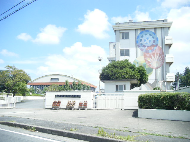 小学校　水戸市立赤塚小学校（小学校）まで1181m