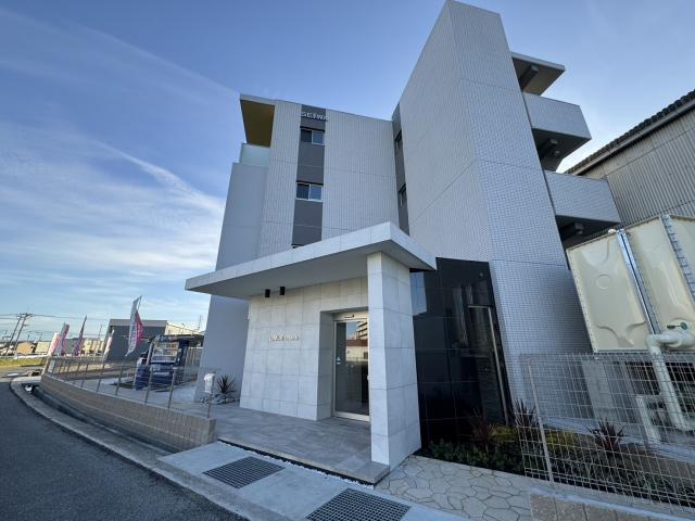 姫路市岡田のマンションの建物外観