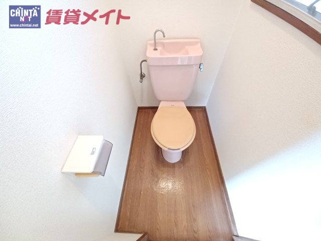 【鈴鹿市若松西のアパートのトイレ】