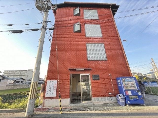 奈良市法蓮町のマンションの建物外観