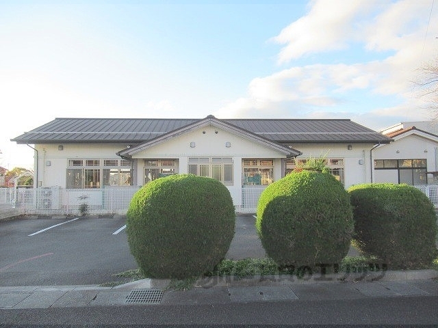 【蒲生郡日野町大字大窪のアパートの幼稚園・保育園】