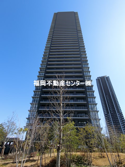 福岡市東区香椎照葉のマンションの建物外観