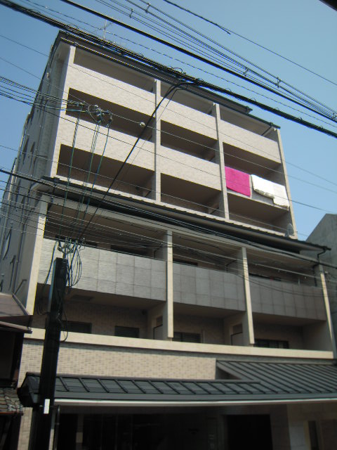 京都市中京区山本町のマンションの建物外観