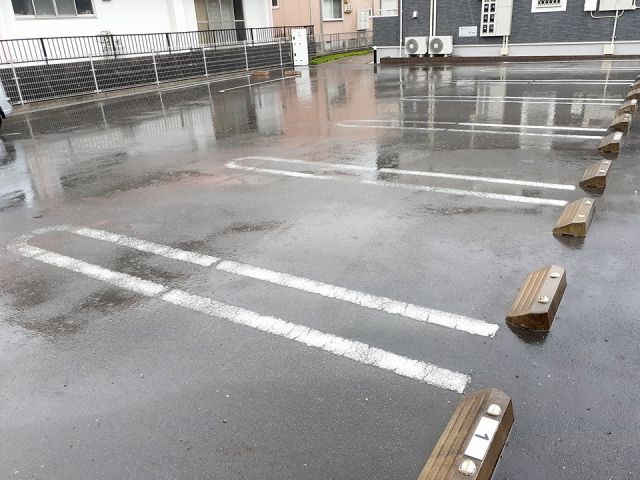 【各務原市那加不動丘のアパートの駐車場】