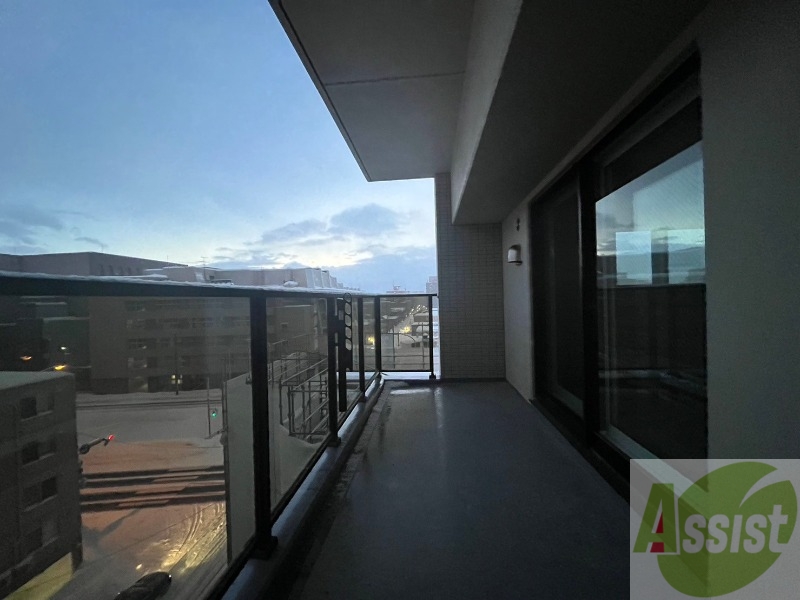 バルコニー　嬉しい南向きバルコニーのお部屋です！明るいですね。