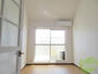 居室・リビング　洋室上部にも窓があるので、さらにお部屋が明るくなります。
