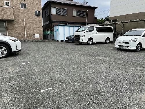 【レオパレスメルツェIIIの駐車場】