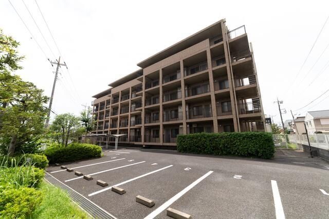 川口市芝富士のマンションの建物外観