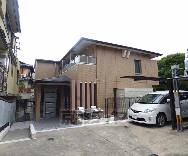 京都市北区平野鳥居前町のマンションの建物外観