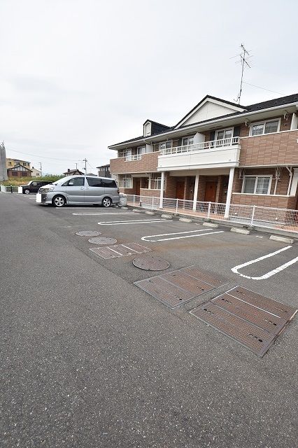 【郡山市八山田西のマンションの駐車場】