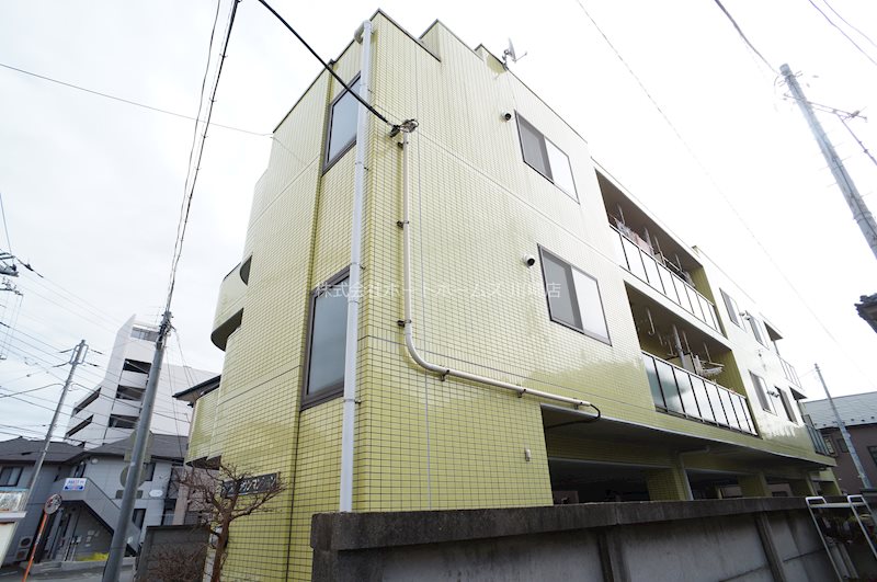 横浜市磯子区久木町のマンションの建物外観