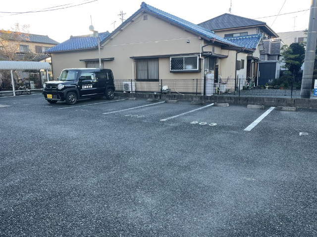 【浜松市中央区積志町のマンションの駐車場】