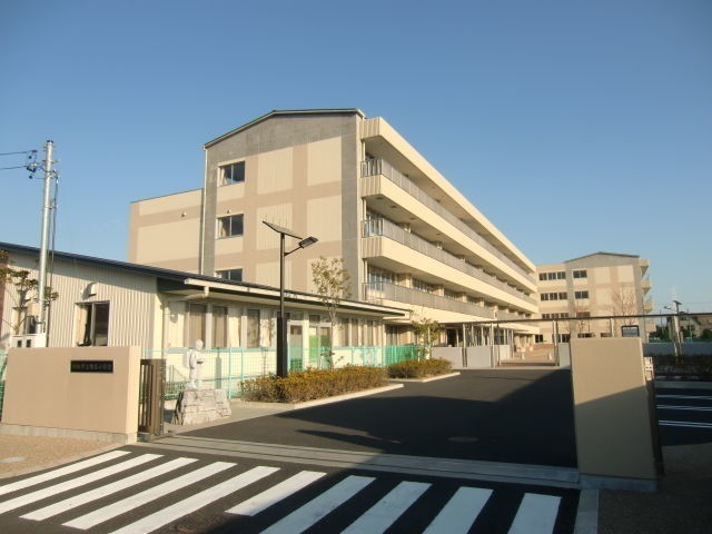 【浜松市中央区積志町のマンションの小学校】