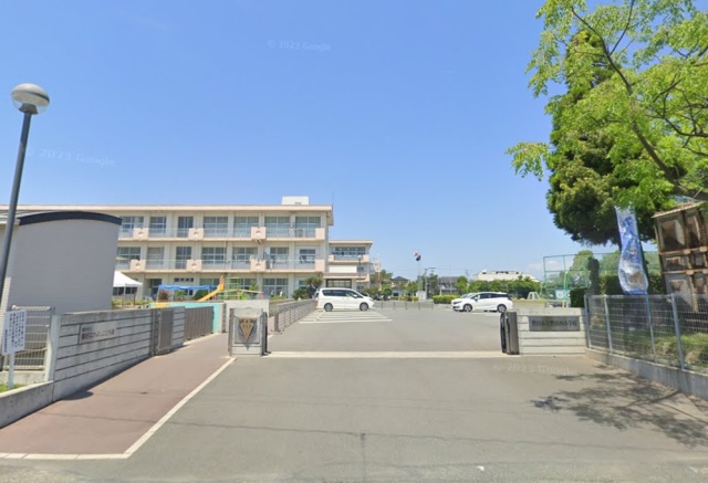 小学校　磐田市立磐田西小学校（小学校）まで500m