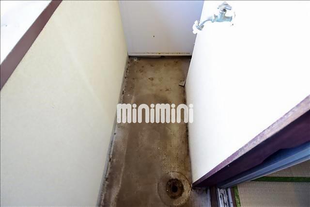 その他部屋・スペース　ベランダに洗濯機置き場あります。