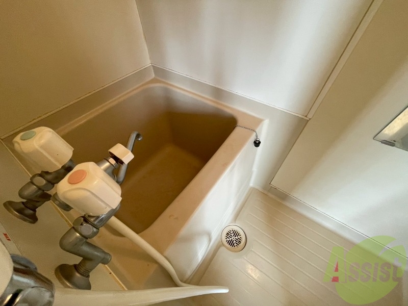 バス・シャワールーム　ユニットバスです。疲れを癒すのに欠かせませんね！