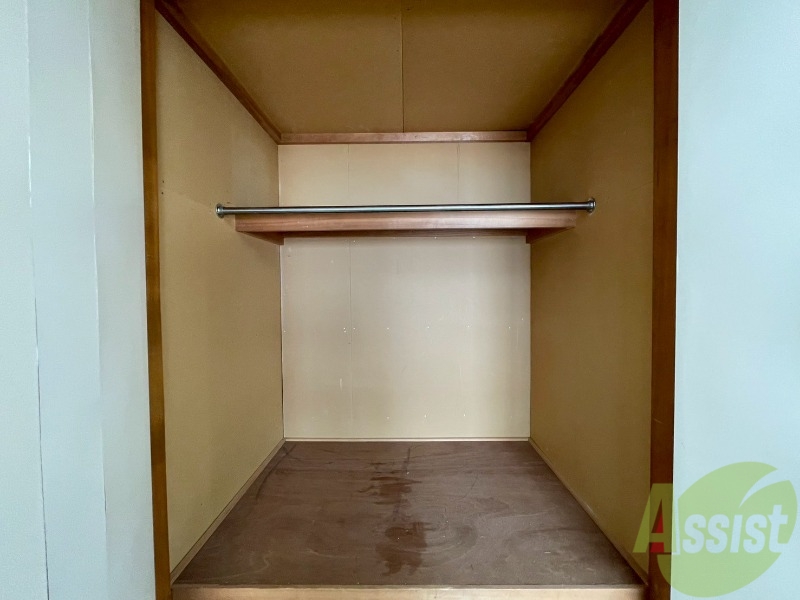 収納　寝室の収納です。部屋がすっきり片付きます。